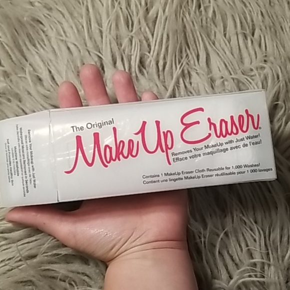 5 for $25! {New} The Original Makeup Eraser Clean White Color - Picture 4 of 4